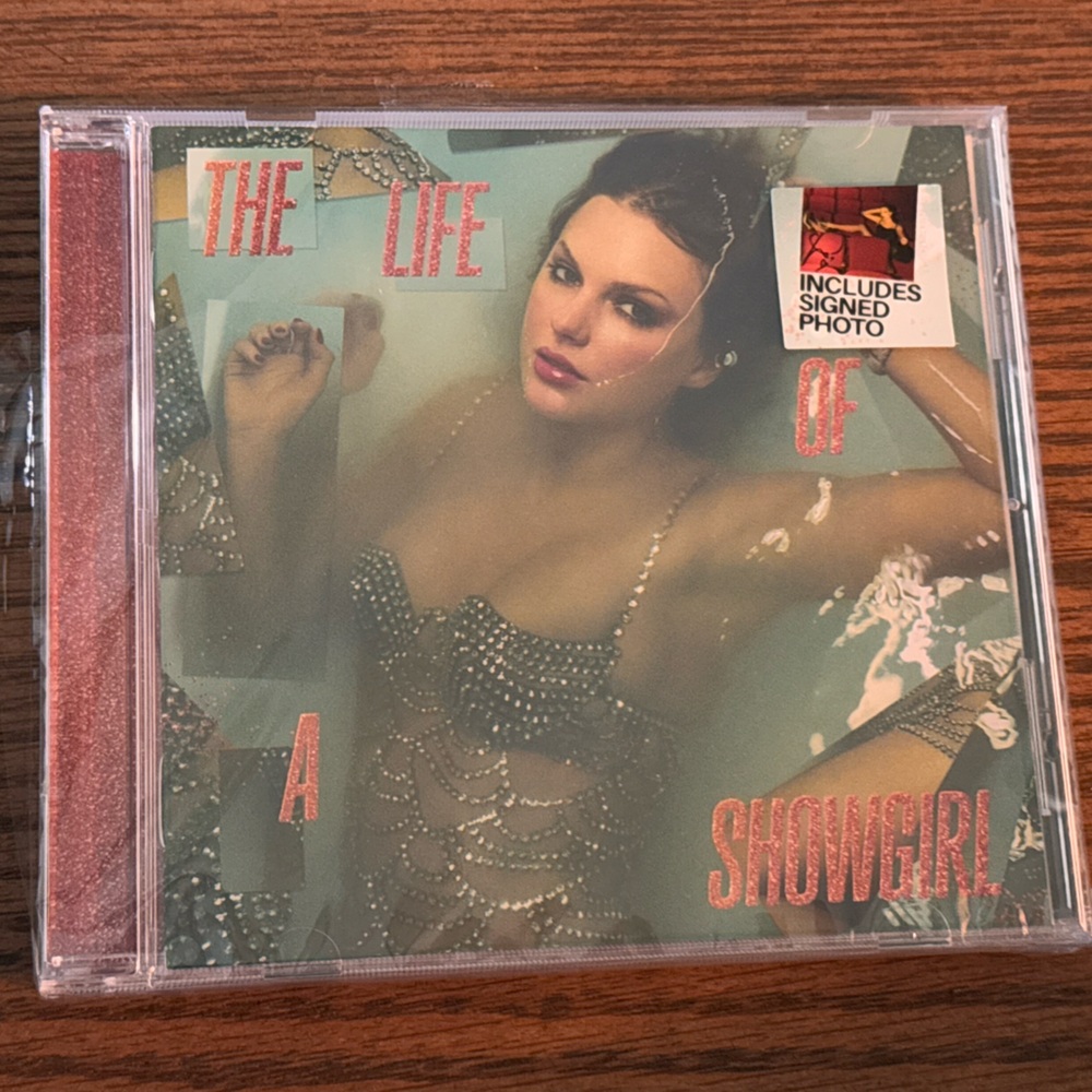 SIGNED - The Life of a Showgirl Taylor Swift CD with Photo 4 - Picture 5 of 5